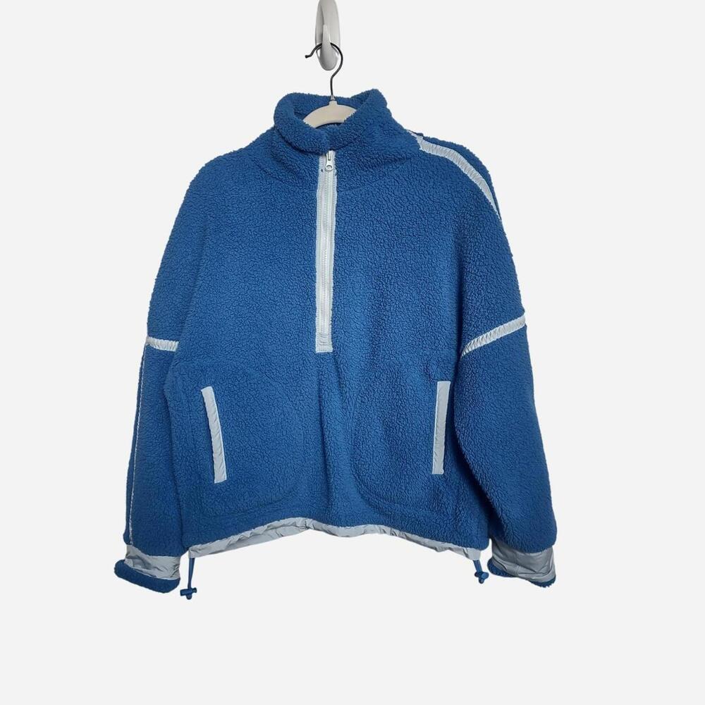 Blue and white zip-up fleece jacket with side pockets #fleecelove